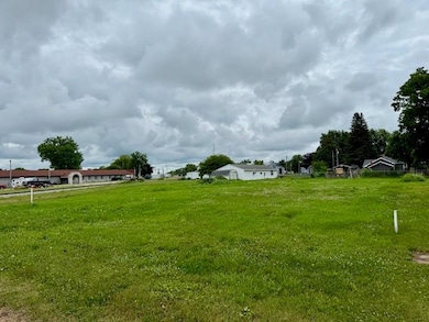 918 E 6th St N, Newton, IA 50208 - photo 2