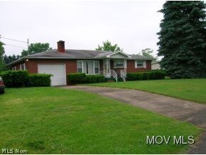 282 N Meadowlark Dr, Williamstown, WV 26187 - photo 2