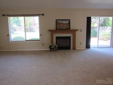 925 NW 21st St, Redmond, OR 97756 - photo 2