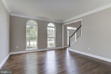 11400 Covered Bridge Ct, Glenn Dale, MD 20769 - photo 4
