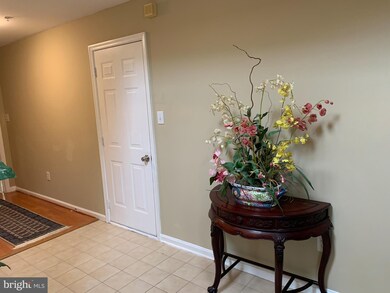 13014 Woodcutter Cir, Germantown, MD 20876 - photo 2