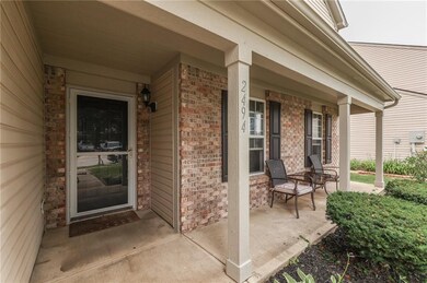 2494 Monarchy Ln, Greenwood, IN 46143 - photo 3
