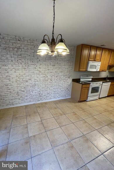 18545 Bay Leaf Way, Germantown, MD 20874 - photo 2