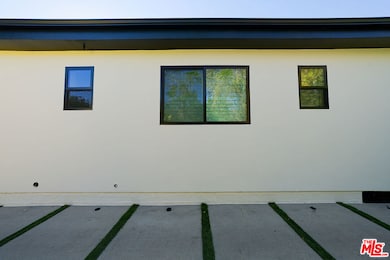 19235 Strathern St, Reseda, CA 91335 - photo 4