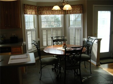 Kitchen Eat-in area with Bay Window