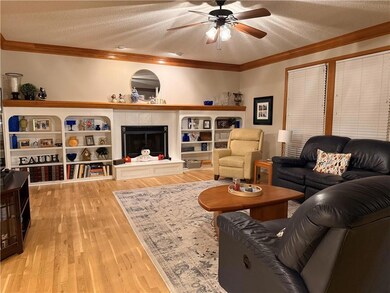 11419 Acuff Ln, Lenexa, KS 66215 - photo 4