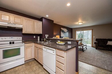 3526 Banar Dr SW unit B, Cedar Rapids, IA 52404 - photo 6