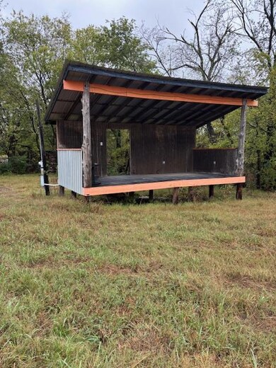 1720 E Columbia St, Okemah, OK 74859 - photo 7