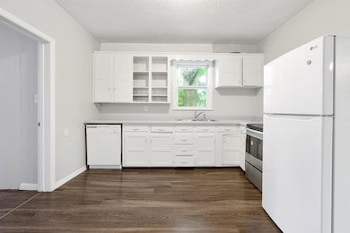 1223 W 19th St, Cedar Falls, IA 50613 - photo 4