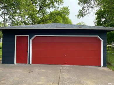 3627 N Pine St, Davenport, IA 52806 - photo 4