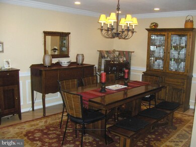 7727 Rockledge Ct, Springfield, VA 22152 - photo 4