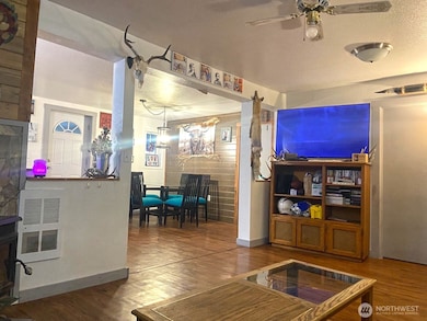 522 Locust St, Omak, WA 98841 - photo 6