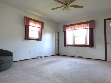 27 Mckinley Ave, Ludlow, MA 01056 - photo 6