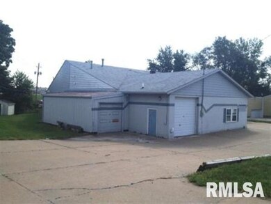 3805 Hickory Grove Rd, Davenport, IA 52806 - photo 2