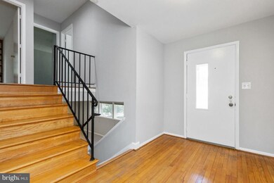 2345 Paddock Ln, Reston, VA 20191 - photo 2