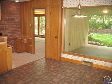 1037 SW Cambridge Ave, Topeka, KS 66604 - photo 5