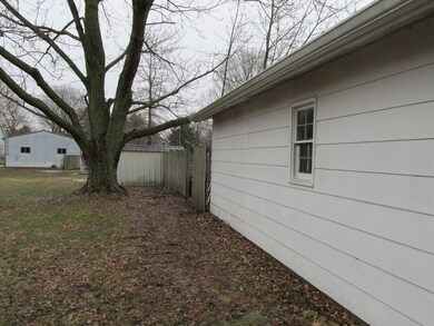 409 S Adams St, Boswell, IN 47921 - photo 4