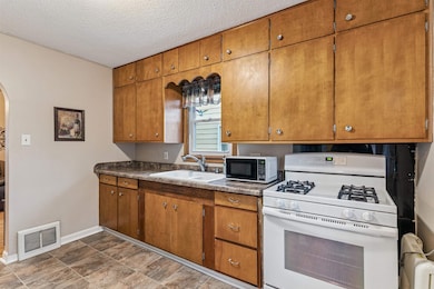 1015 Amherst Ave, Waterloo, IA 50702 - photo 7