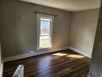 242 Hege Ave, Columbus, IN 47201 - photo 6