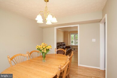 1605 Norwich Dr, Frederick, MD 21701 - photo 4