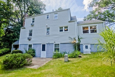 21 Bremen St, Springfield, MA 01108 - photo 4