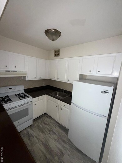 251 Woodland Ave, Yonkers, NY 10703 - photo 2