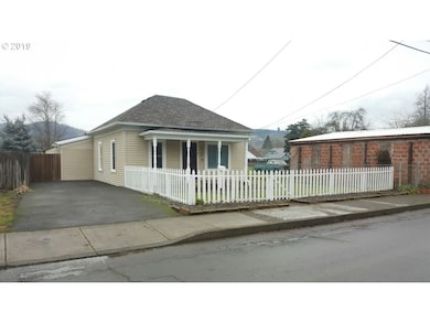 539 W Main St, Sheridan, OR 97378 - photo 2