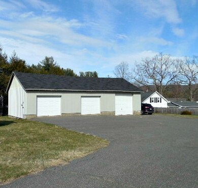 282 Palmer Rd, Ware, MA 01082 - photo 4