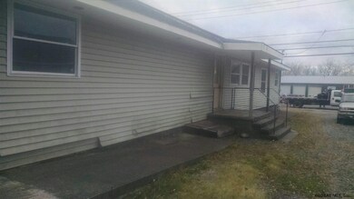 391 South St, Rensselaer, NY 12144 - photo 2
