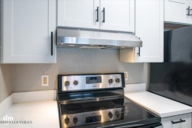 08-Kitchen_ELI01536-HDR