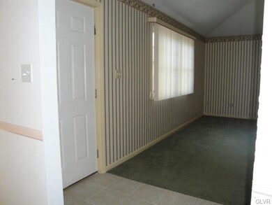 5798 Burning Tree Ln, Macungie, PA 18062 - photo 4