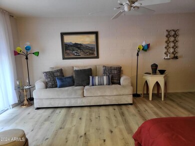 QUEEN SIZE PULL OUT COUCH