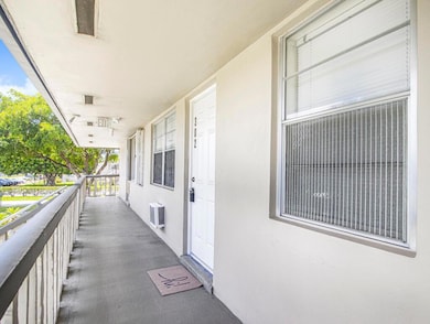 302 Norwich M, West Palm Beach, FL 33417 - photo 7