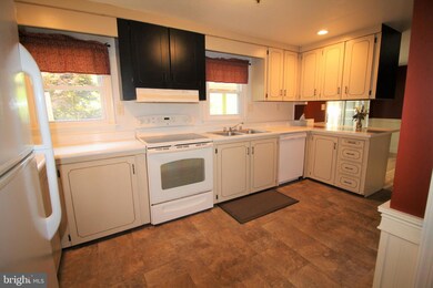 688 Valley Rd, Quarryville, PA 17566 - photo 4