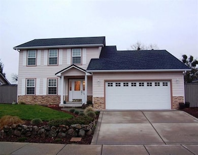 488 Ridgeway Ave, Central Point, OR 97502 - photo 2