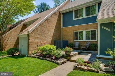 1442 Greenmont Ct, Reston, VA 20190 - photo 2