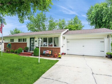 909 S 14th Ave W, Newton, IA 50208 - photo 2