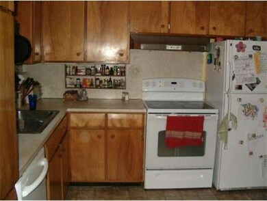 36 Tracy Cir, Amherst, MA 01002 - photo 5