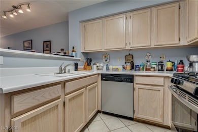2040 Willowbury Dr unit D, Las Vegas, NV 89108 - photo 6