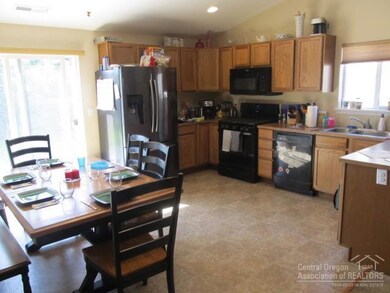 3180 SW Peridot Ave, Redmond, OR 97756 - photo 4