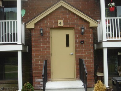 314 Lita Ln unit 314, Newmarket, NH 03857 - photo 2