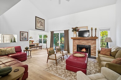 911 Old Oak Cir unit 1, Algonquin, IL 60102 - photo 3