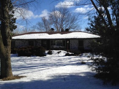 5669 Vineyard Rd, Fitchburg, WI 53575 - photo 2