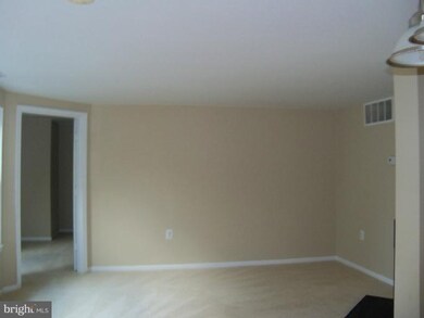 4305 Pembrook Village Dr unit 18, Alexandria, VA 22309 - photo 6