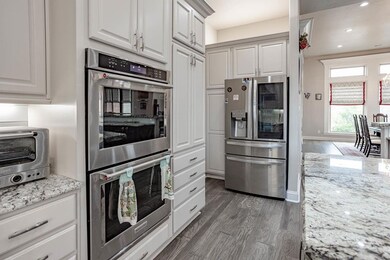 TOP OF THE LINE STAINLESS APPLIANCES