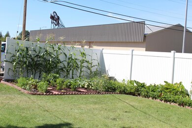 Garden Area<|><|>