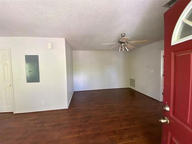 924 W Coffin St, Denison, TX 75020 - photo 6