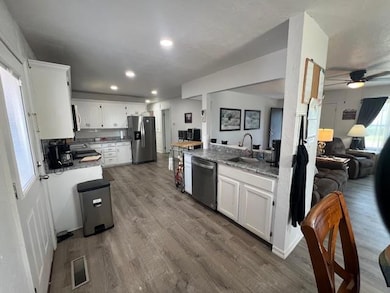 300 N Lowe St, Hobart, OK 73651 - photo 5