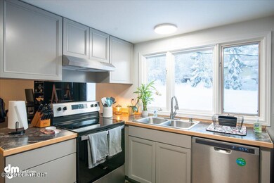 05-Kitchen_ELI01109-HDR