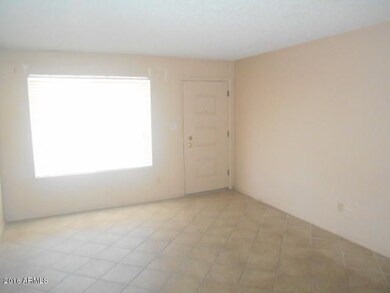 Living room (2)